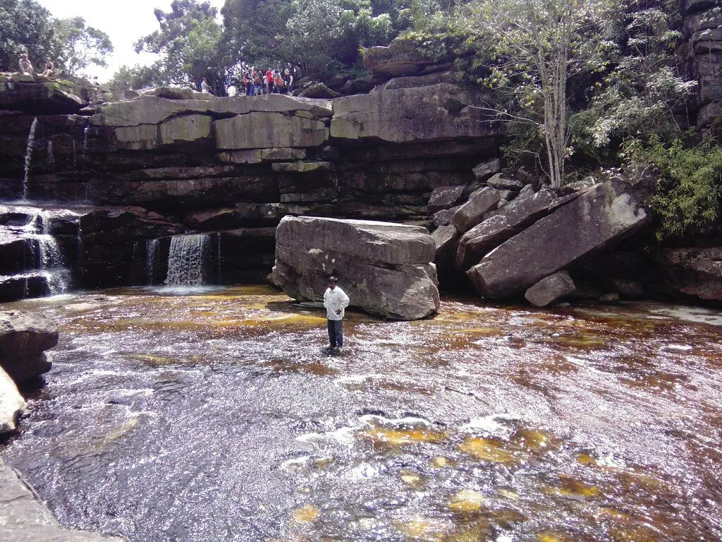 Водопад Попоковиль двухъярусный водопад